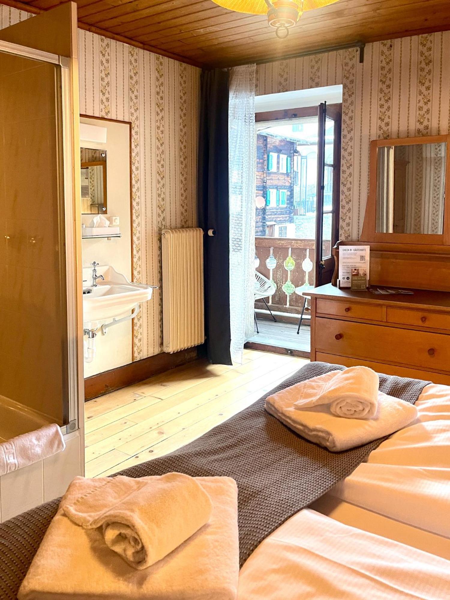 Du Glacier Boutique & Traditions Hotel Fiesch Bagian luar foto